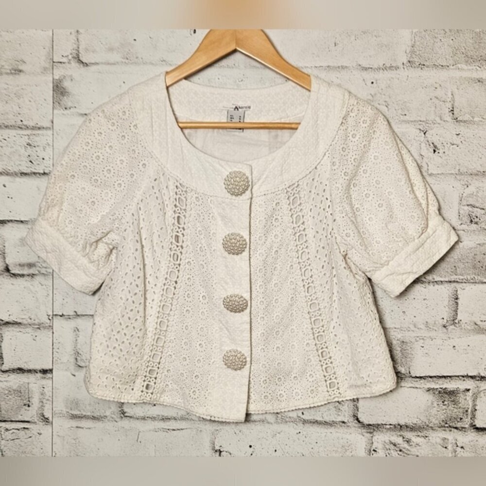 Kensie White Eyelet Lace Button-Up Top – Pearl Button Detail Size Medium